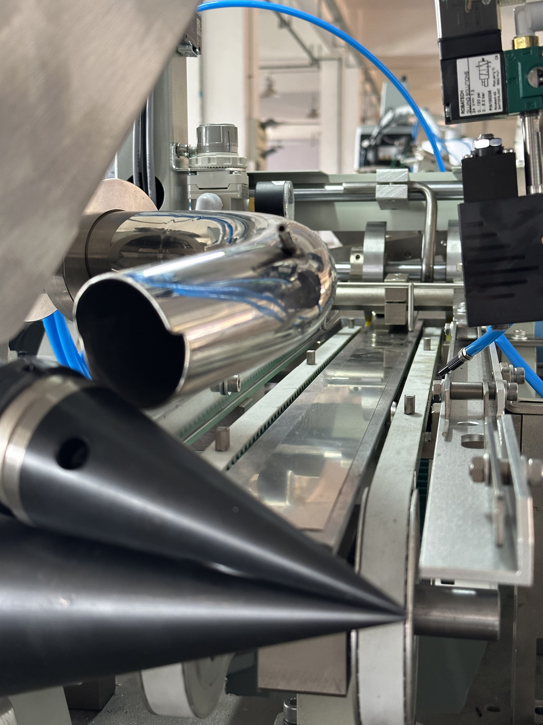 1-Hot melt adhesive Glue Spray system and belt feeding 1-Hot melt adhesive Glue Spray system and belt feeding