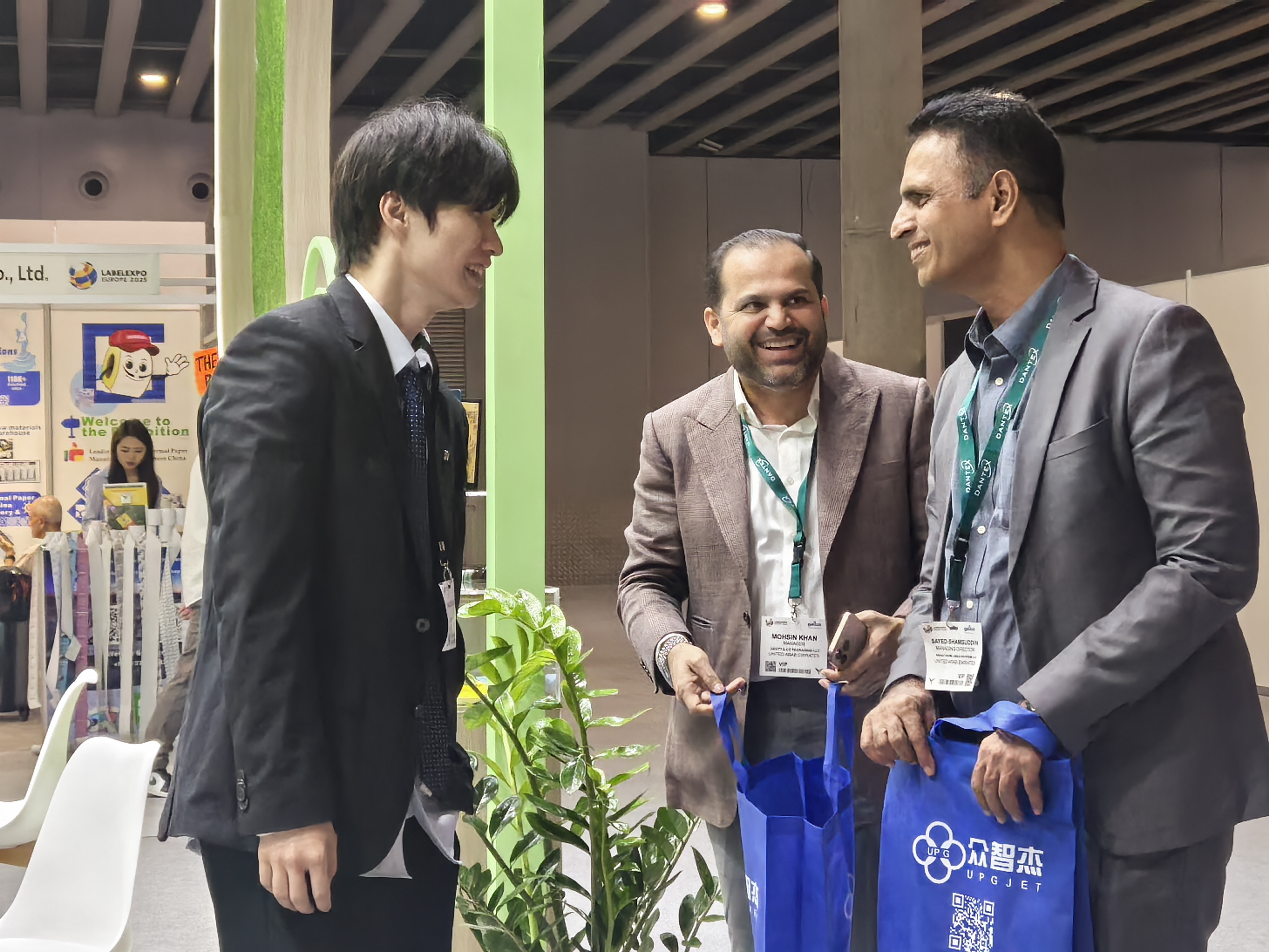 6e4af1d47b039ed40b2e8d43850bbb8e_